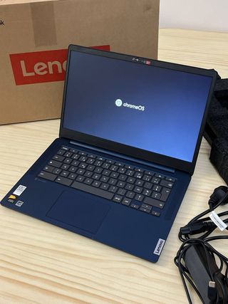 Lenovo IdeaPad Slim 3 Chromebook - Azul marino