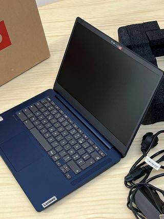 Lenovo IdeaPad Slim 3 Chromebook - Azul marino