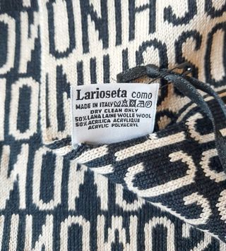 Bufanda Moschino beige y negra a estrenar 