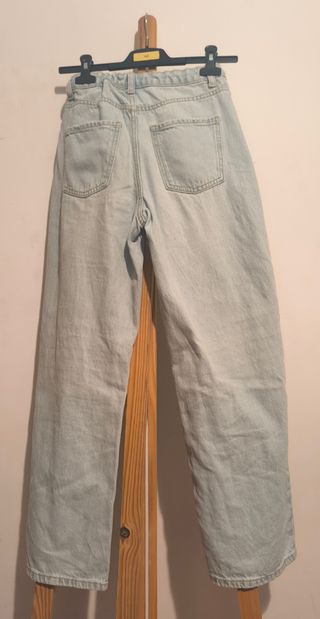 Pantalones vaqueros claros
Talla 158 cm