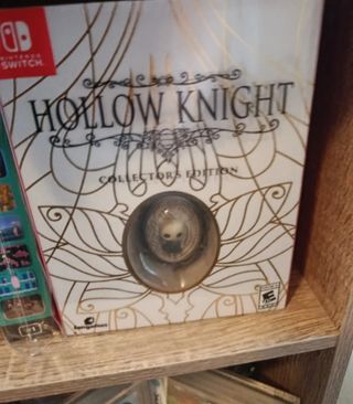 Hollow Knight Edición Coleccionista NS+ libro