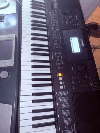 Yamaha PSR-E453 