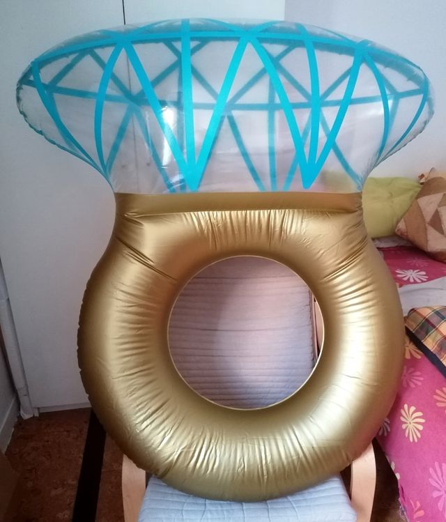 Flotador anillo de diamante gigante