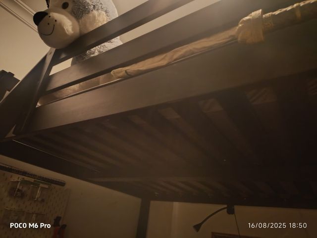 Cama alta IKEA STORA Negra