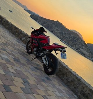 Honda CBR 600RR - Moto roja