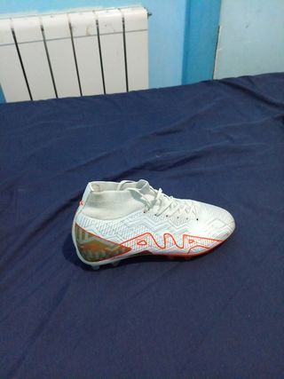 Zapatillas fútbol | Blancas y naranjas