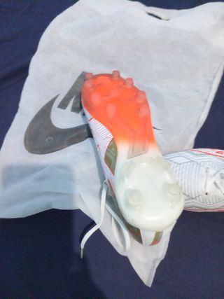 Zapatillas fútbol | Blancas y naranjas