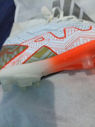 Zapatillas fútbol | Blancas y naranjas
