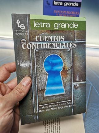 4 libros, letra grande: historias de la gente, Fantasmagorías y desmadres, Cuentos fantásticos, Cuentos confidenciales