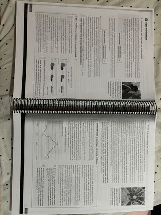 Libro de 1º Bachillerato de economía.