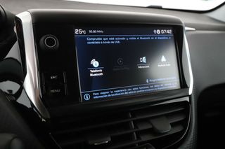 Peugeot 208 1.2 PureTech Signature