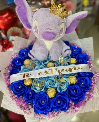 Ramo Flores con Stitch
