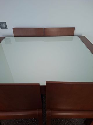 Mesa comedor + 4 sillas - cristal y madera