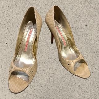 Victorio & Lucchino – tacón lujo efecto serpiente