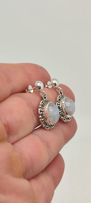 Pendientes de plata y piedra luna. 