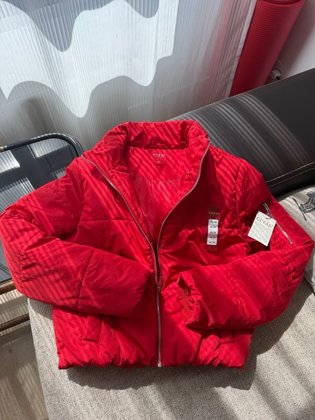 Chaqueta roja Guess