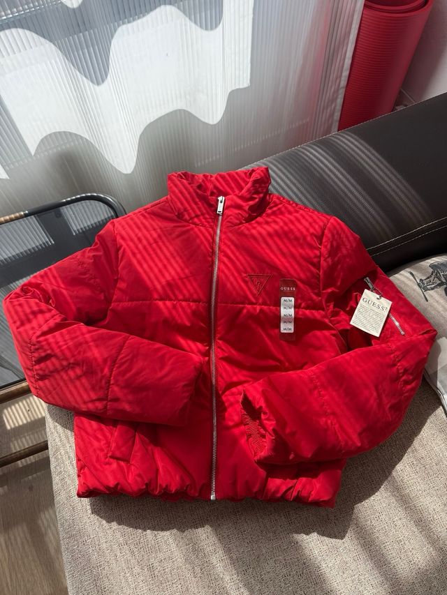 Chaqueta roja Guess