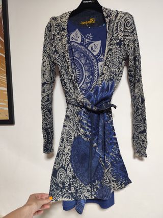Vestido Desigual mujer + chaquetilla azul estampad