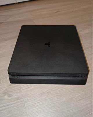 PS4 Slim 1TB + 2 Mandos + 2 Juegos