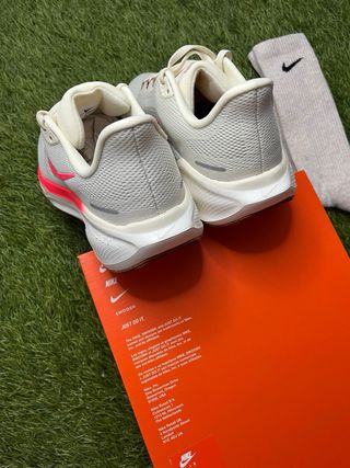 Nike Air Zoom Pegasus 41 / Beige - Rosa Fosforito