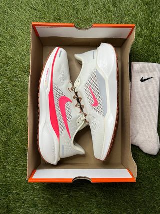 Nike Air Zoom Pegasus 41 / Beige - Rosa Fosforito