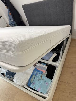 Cama doble 160x200
canapé tapizado 
con colchón 