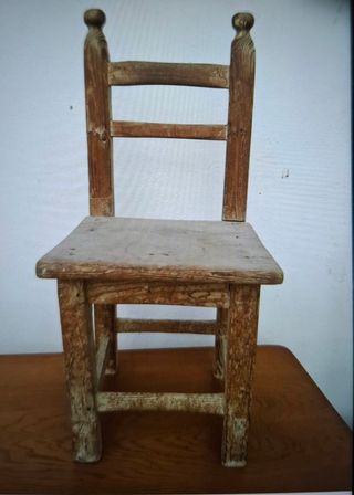 Silla antigua de madera