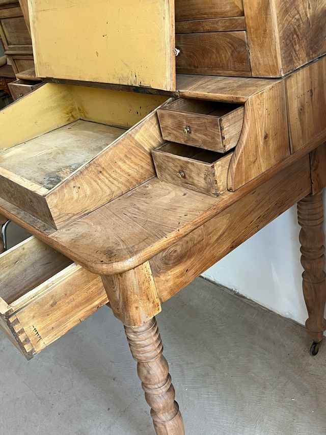 Escritorio vitrina/secreter abattant restaurado