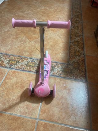 Patinete princesas rosa usado
