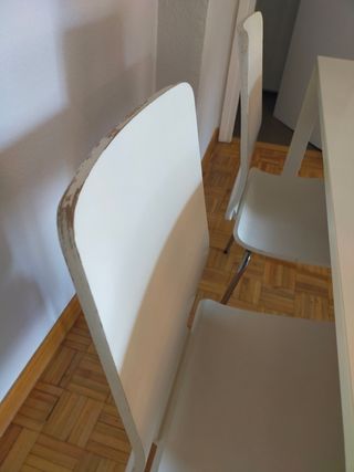 Mesa blanca + 4 sillas