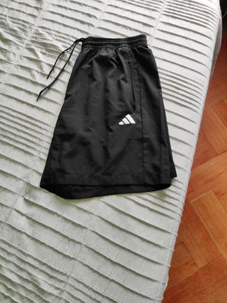 Short deportivo Adidas negro