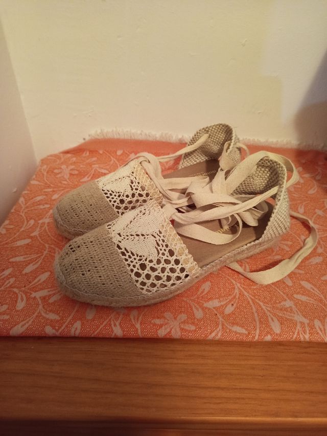 Alpargatas beige cordones nº 38