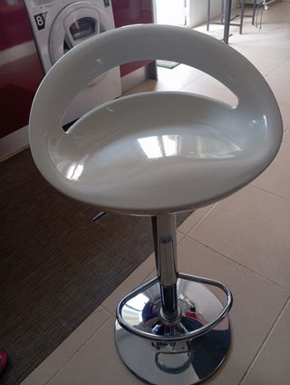 Taburete bar blanco y plateado