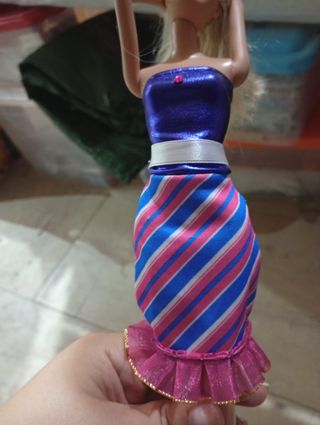 Vestido apto para Barbie azul y rayas 