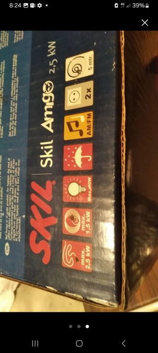 Skil Amig 4-en-1: Radio, luz, alargador