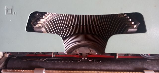 Olivetti Lettera 32 Vintage