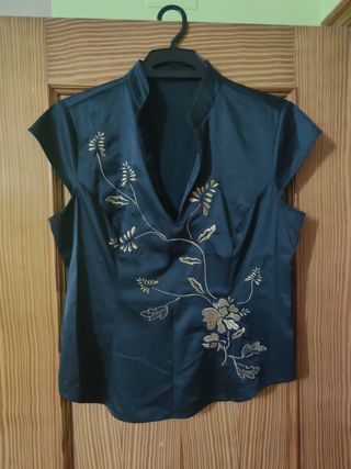 Blusa verde bordada dorada