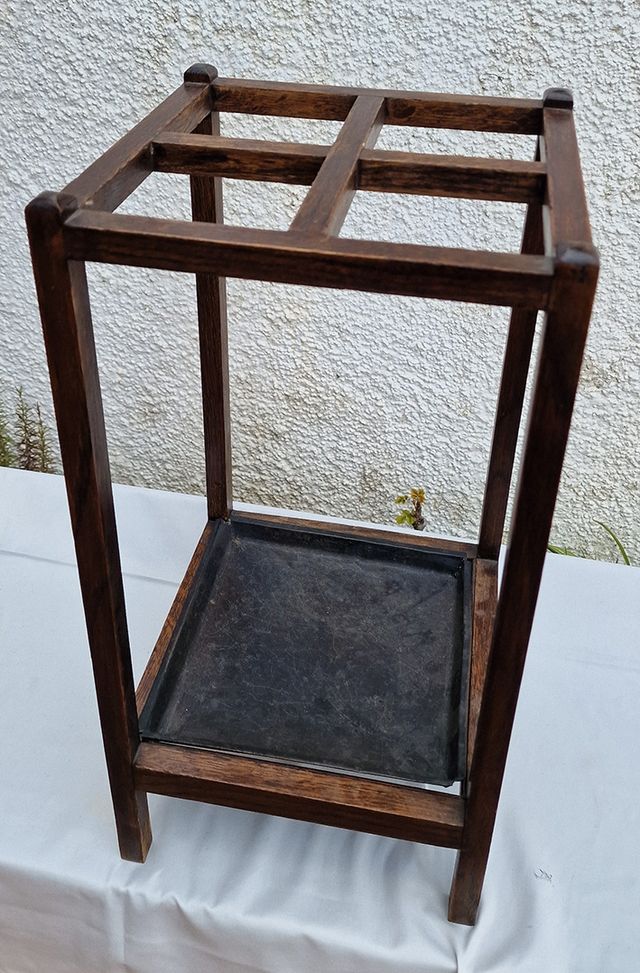 Paraguero de madera antiguo