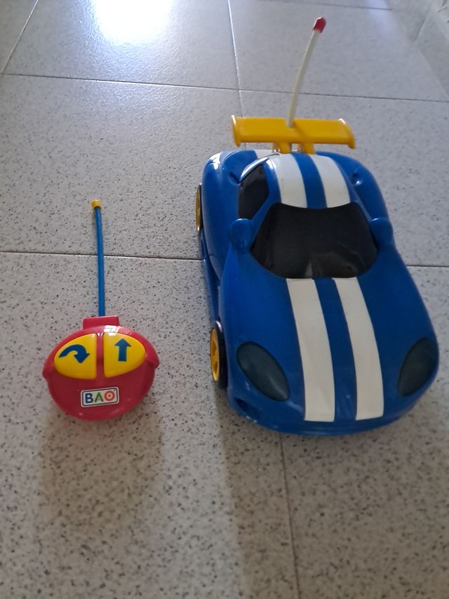 Coche teledirigido BAO infantil