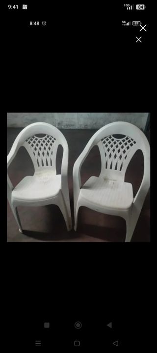 8 Sillas PVC Blancas en buen estado