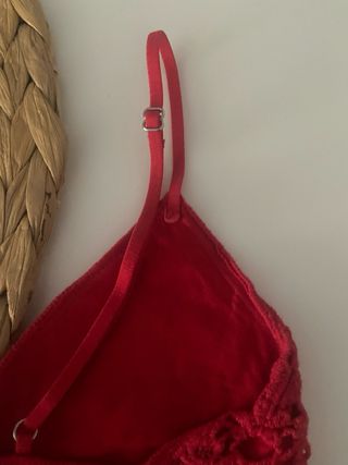Crop top Stradivarius rojo