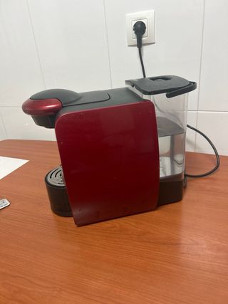 Cafetera Tassimo Bosch roja