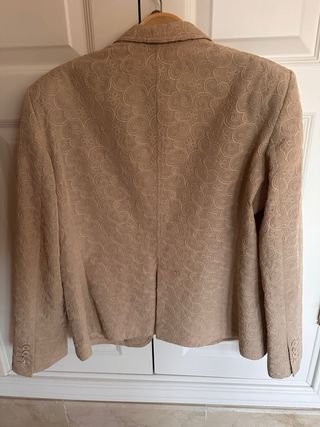 Chaqueta Carolina Herrera beige