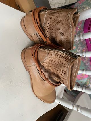 Stivali in pelle color beige/marrone chiaro