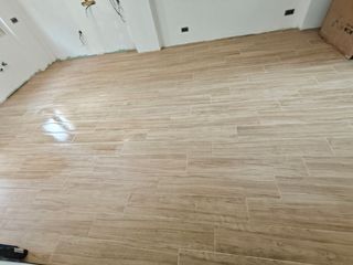 Suelo porcelánico imitación madera