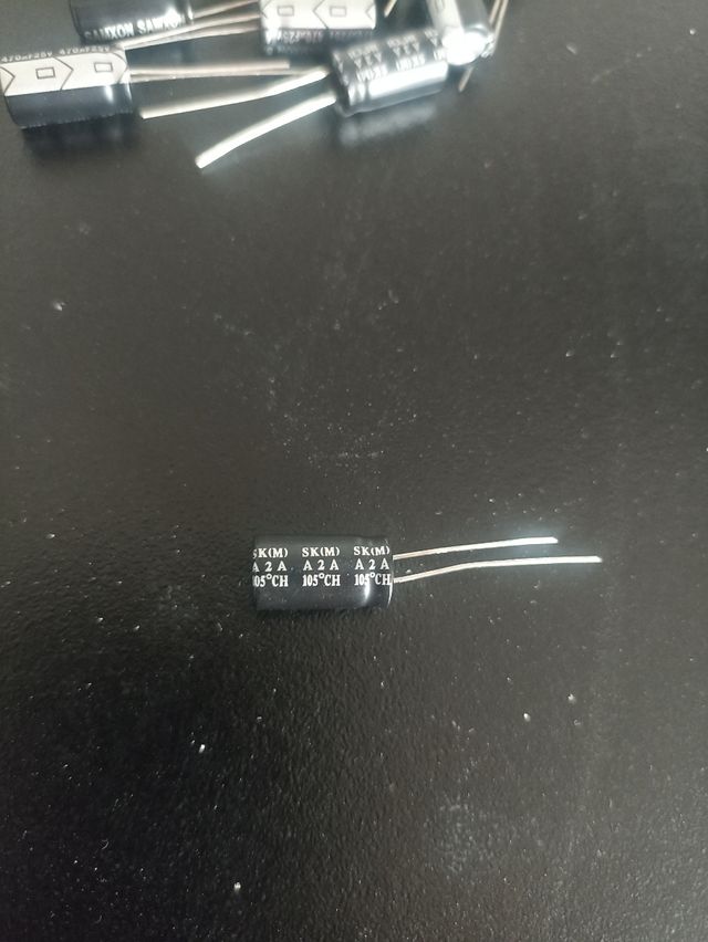 Condensadores electrolíticos 470µF 25V 105°CH 2A