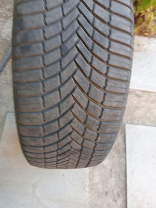 Neumático suelto  marca Bridgestone 205/60R16
