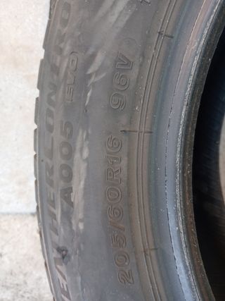 Neumático suelto  marca Bridgestone 205/60R16