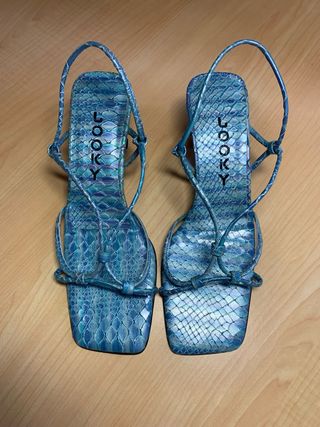Sandalias Looky azules piel efecto serpiente
