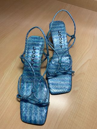 Sandalias Looky azules piel efecto serpiente